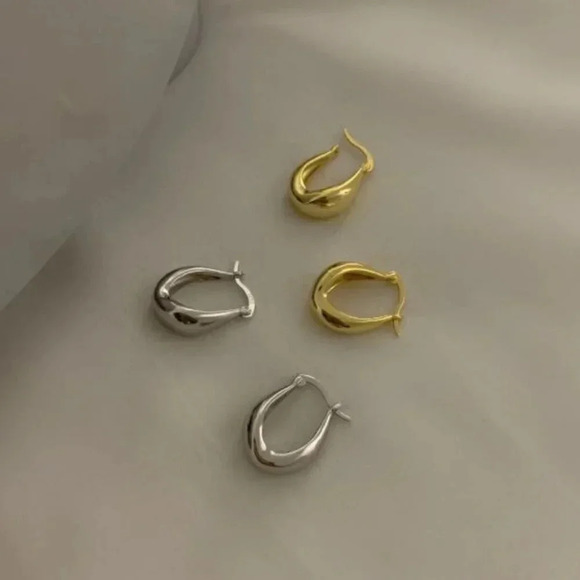 Minimalist Hoop Huggie Earrings Silver or Gold - Picture 1 of 7